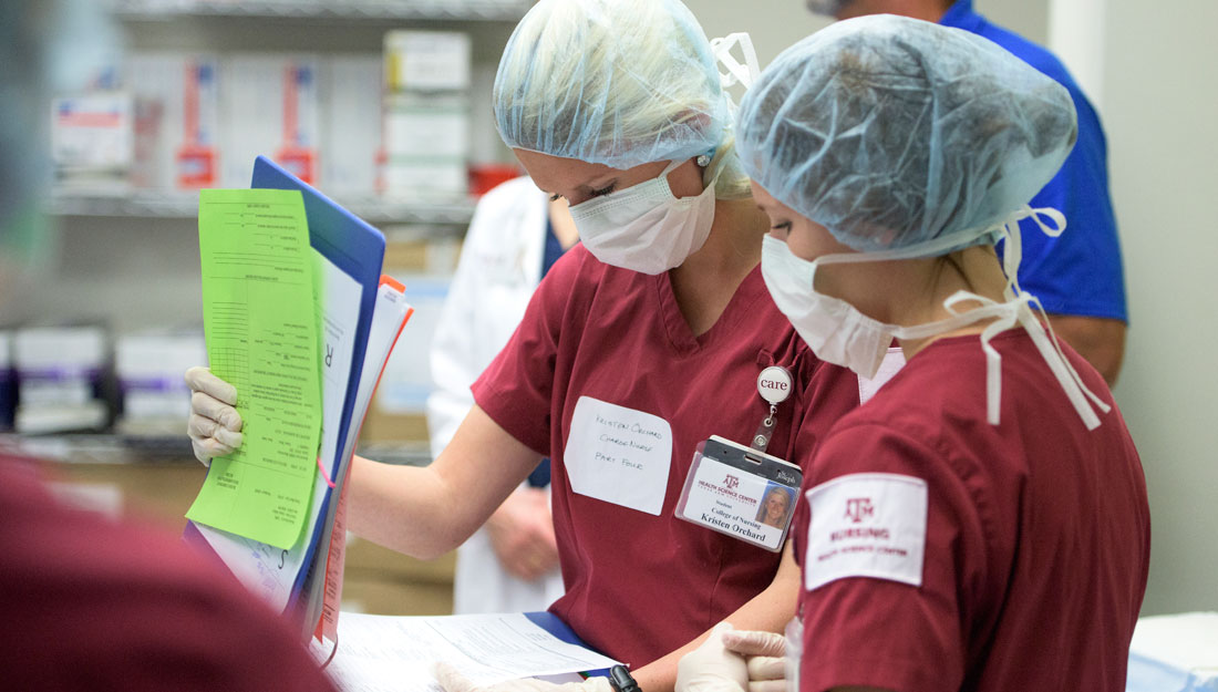 Medical and nursing students work as a team at the Clinical Learning Resource Center
